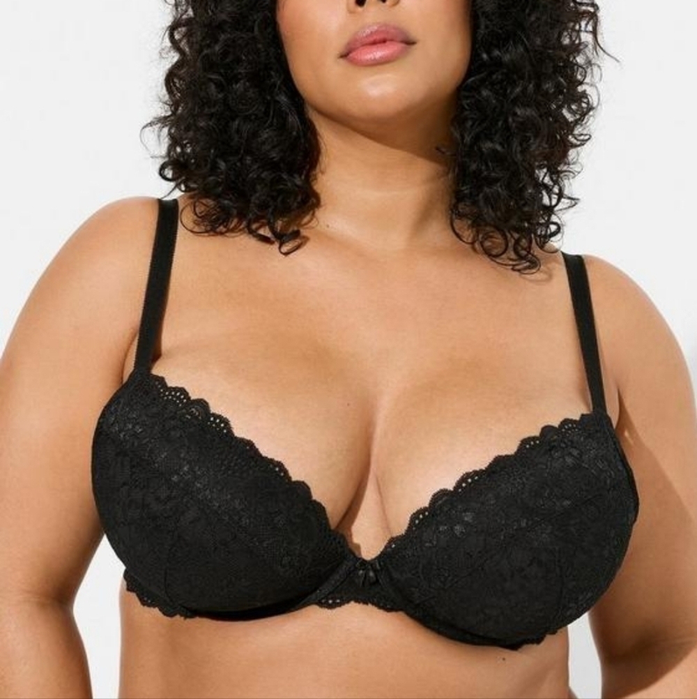 42 D • Torrid • XO Plunge Push-Up Bra